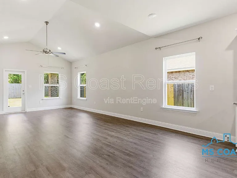 5723 Overland Dr — Photo 10