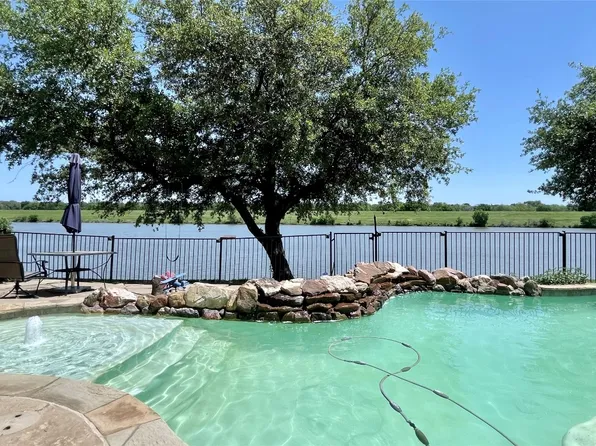 8710 Broken Point Dr, Irving, TX 75063