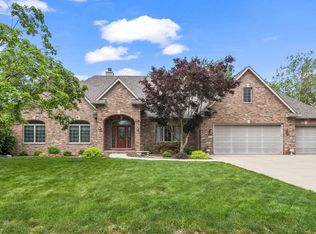 1315 Hawthorne Chase, Sherman, IL 62684