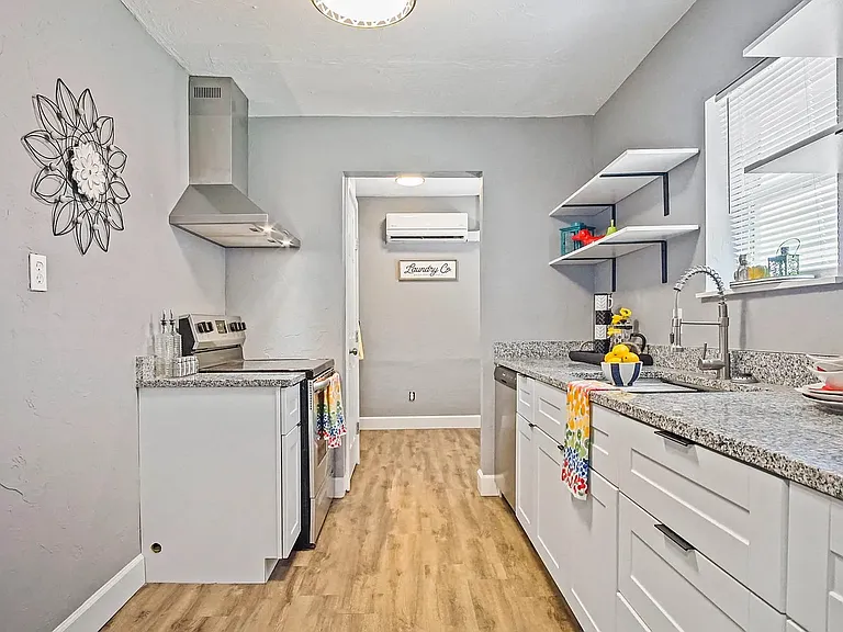 1704 Cairo Ave — Photo 9