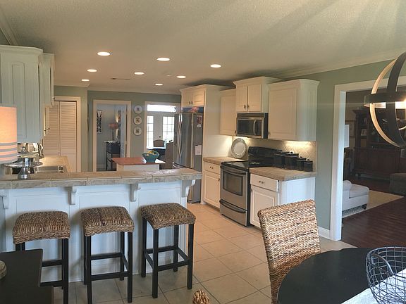 5th image of 210 Parkwood Blvd