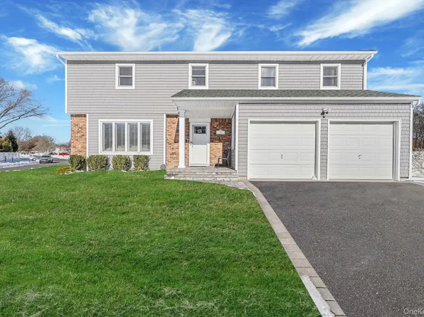 49 Gainsborough Road, Holbrook, NY 11741