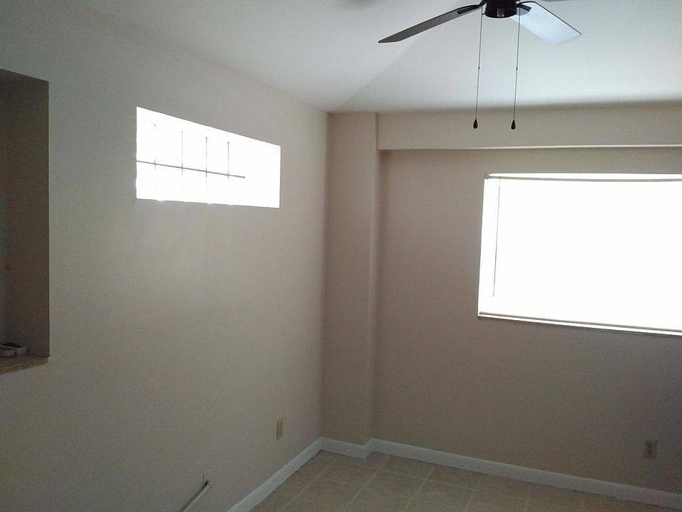 2nd image of 506 NE 10th Ave