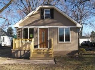 860 Parkway Ave, Elgin, IL 60120