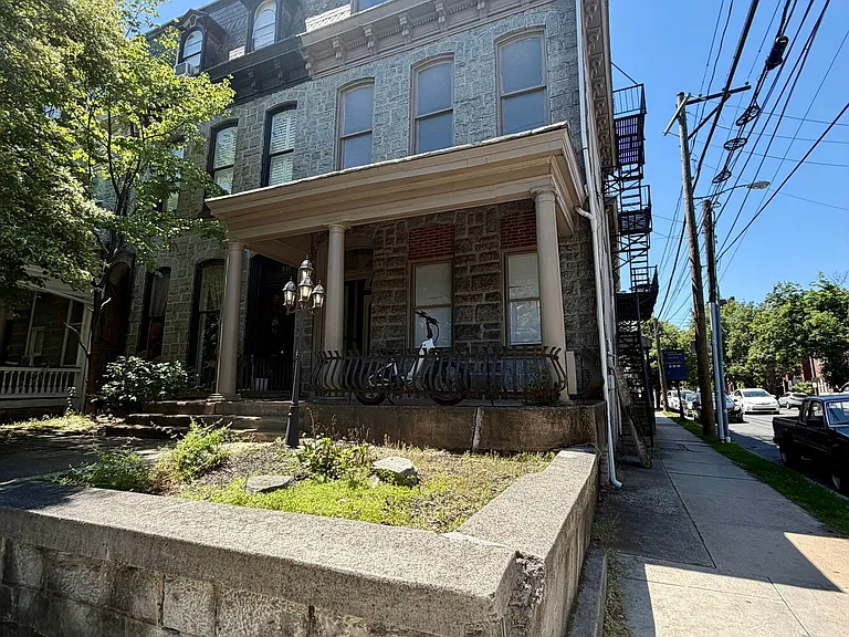 446 N Duke St #2F — Photo 1