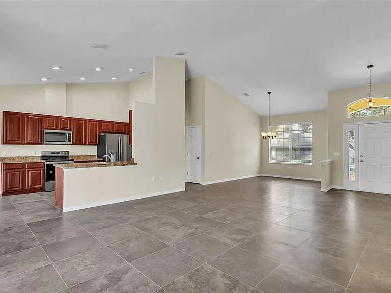 2889 Seymore St — Photo 3