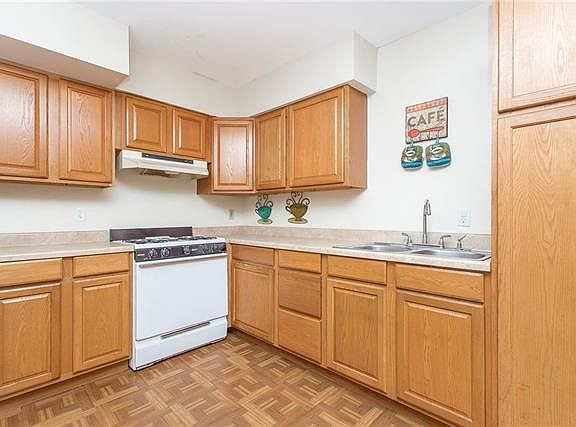 3rd image of 4907 Dodt Ave