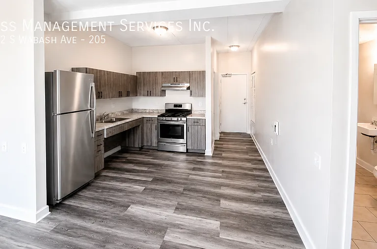 4752 S Wabash Ave #205 — Photo 1
