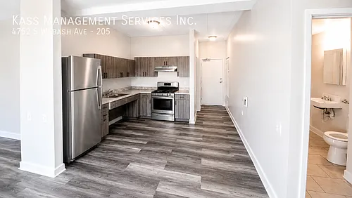 4752 S Wabash Ave #205 Photo 1