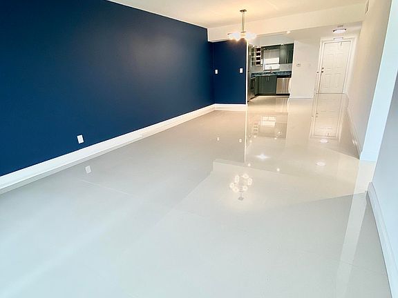 5th image of 9800 N Hollybrook Lake Dr APT 310