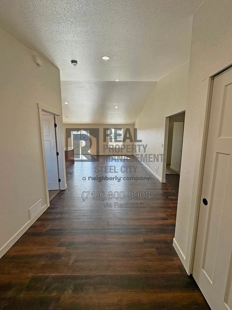 3 bed, 2.0 bath, 1632 sqft, $1,900 — Photo 2