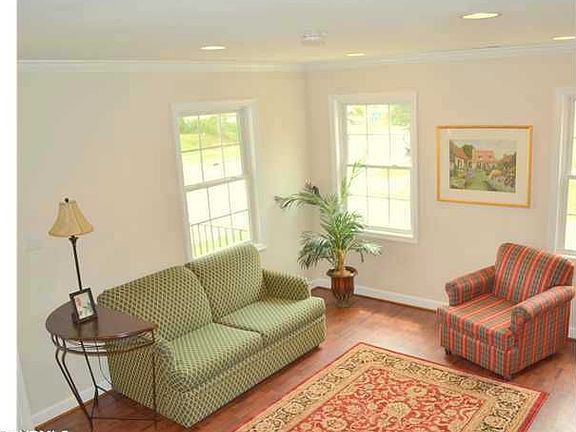 5th image of 1452 N 33rd St