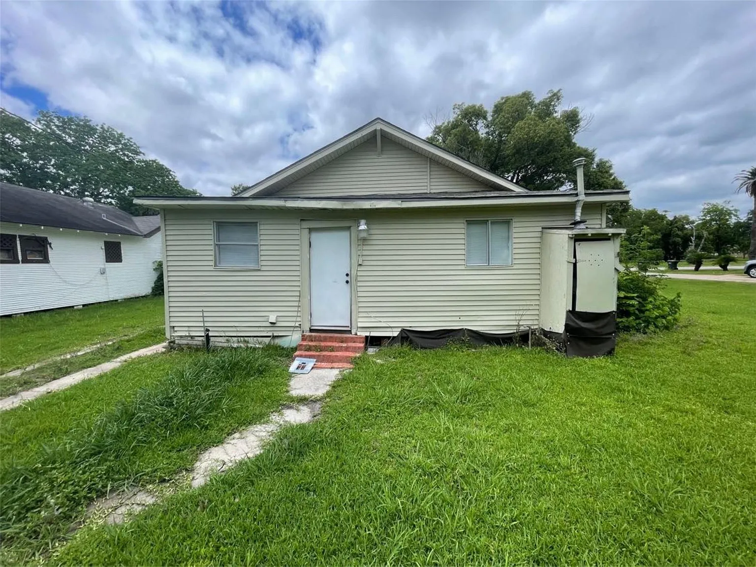 3 bed, 1.0 bath, 1232 sqft, $1,295 — Photo 4