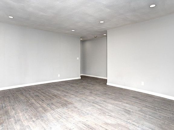 4th image of 946 Kiely Blvd Unit B
