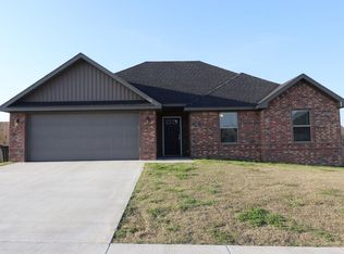 1380 General McCrae Dr, Prairie Grove, AR 72753