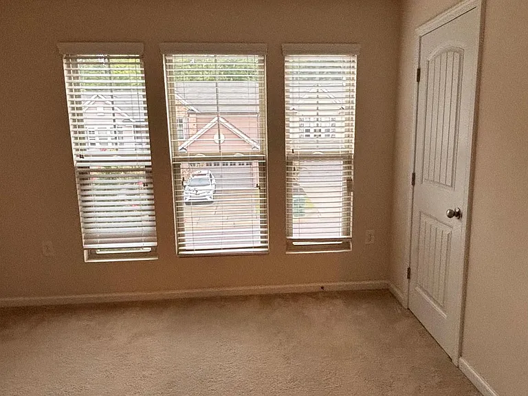 411 Chanson Dr — Photo 12