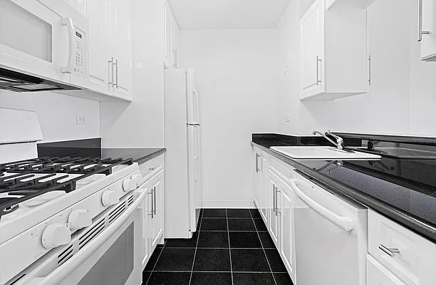 Rented by Bond New York | media 10