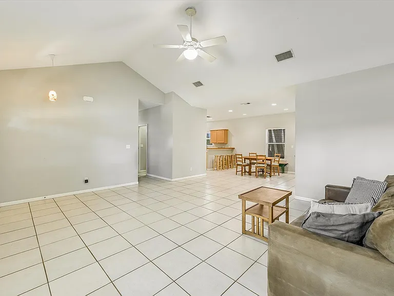 622 Dartmouth St — Photo 5