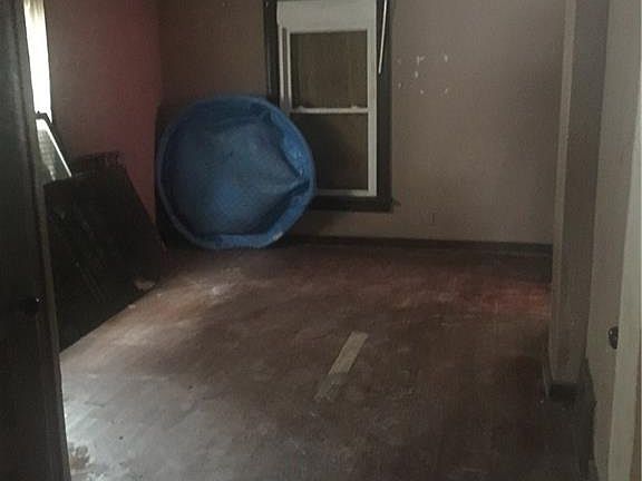 5th image of 36 Edgar Ave