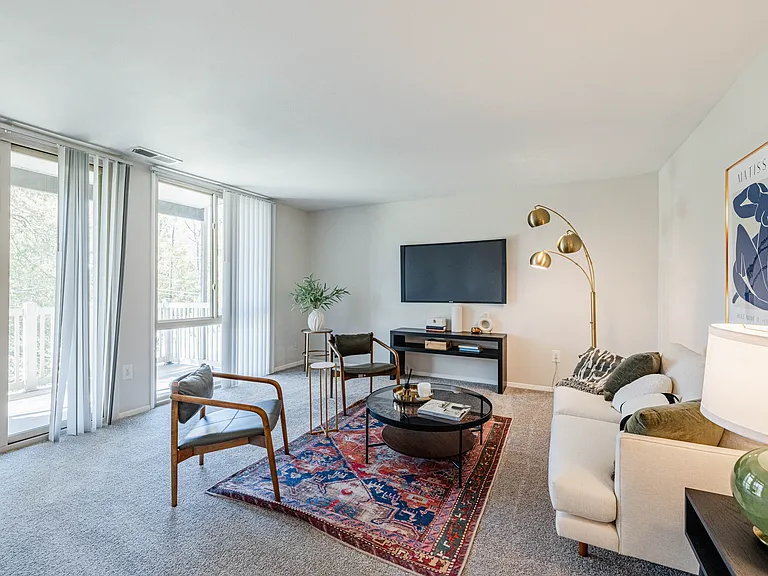 The Hanover Apartments — Photo 7