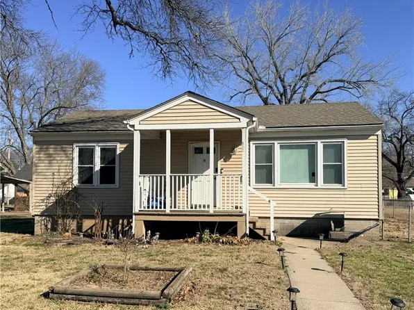 522 Pennsylvania St, Leavenworth, KS 66048