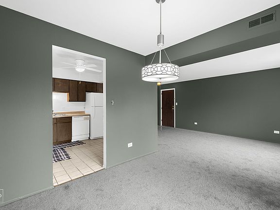 4th image of 822 Sandra Dr Unit 2F