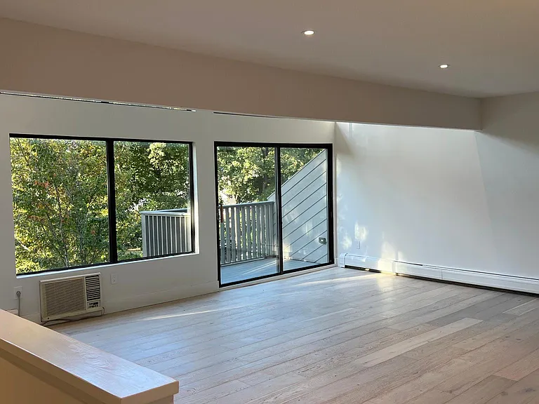 1465 E Putnam Ave #229 — Photo 2