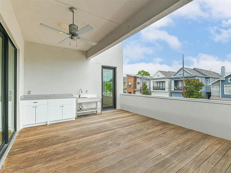 815 Alexander St — Photo 43