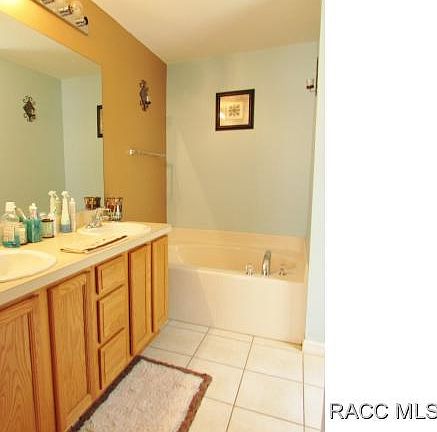 3rd image of 1051 W Geneva Pl