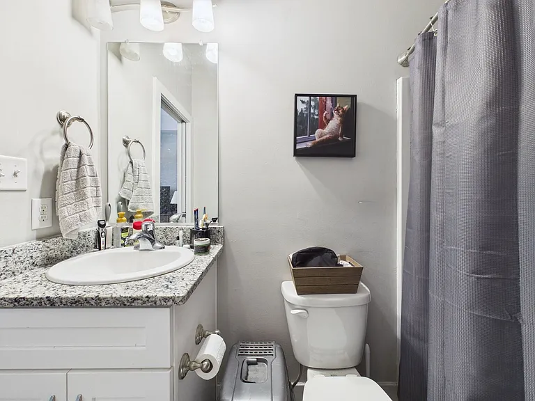 2028 W Cary St #4 — Photo 16