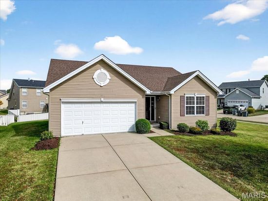 501 Wycombe Dr, O'Fallon, MO 63366