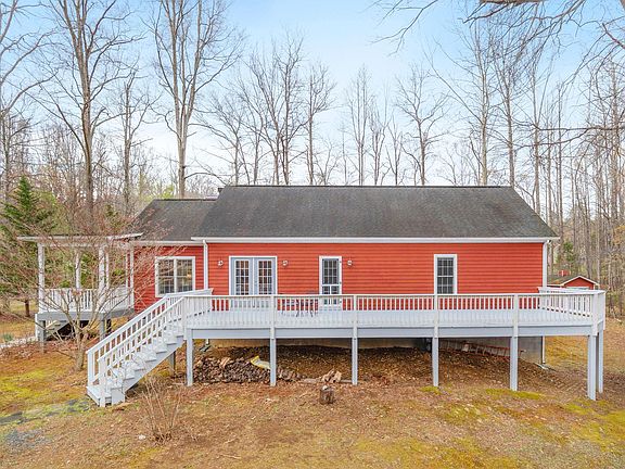 2nd image of 500 Rhue Hollow Rd