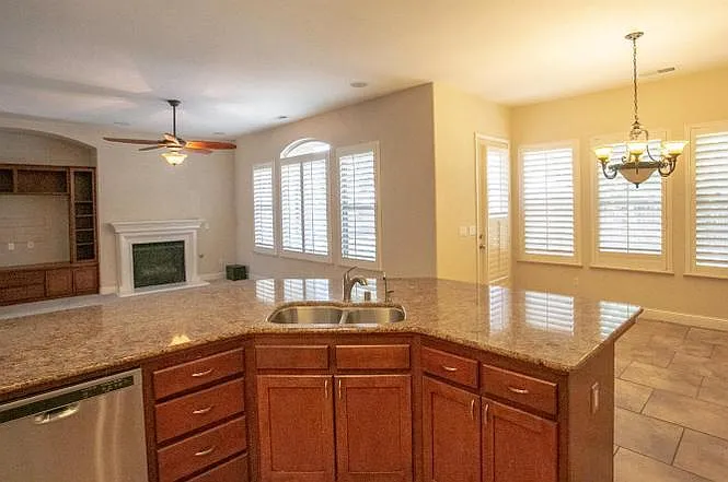 5895 N Torrey Pines Ave — Photo 16