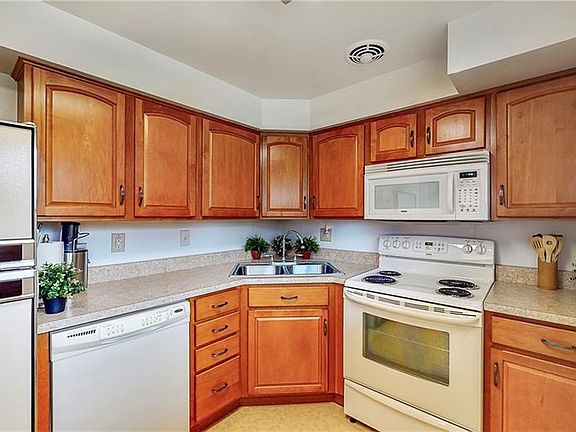 5th image of 544 Glen Shannon Dr