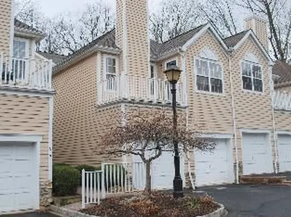 15 Springholm Dr, Berkeley Heights, NJ 07922