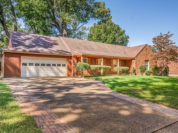 2nd image of 3131 Glen Echo Dr