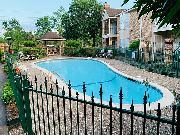 2nd image of 3770 Lovers Wood Ln APT 1015