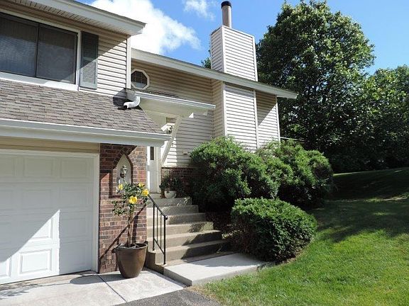 4th image of 717 Evergreen Ct
