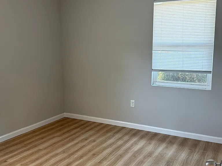 700 Mayflower Ave — Photo 8