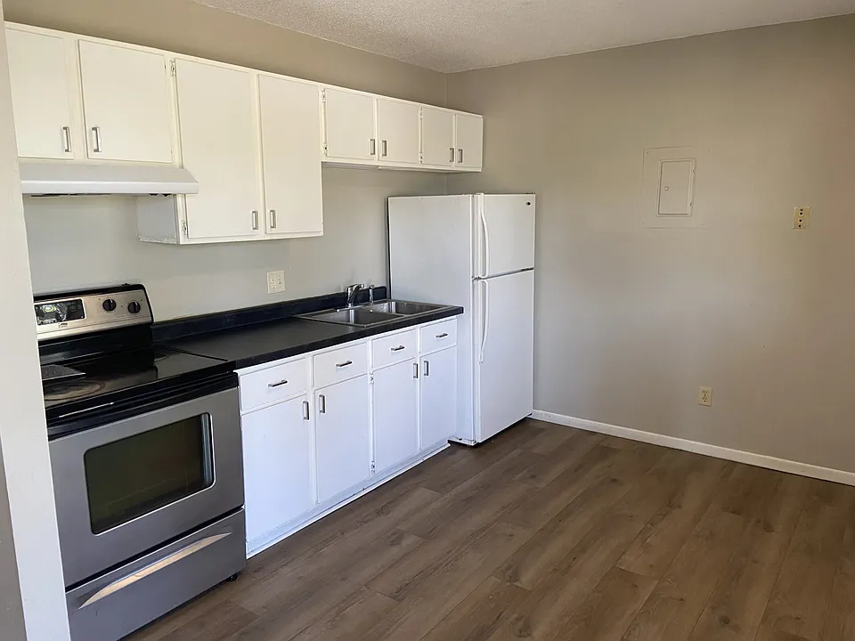 218 W Division Ave #218