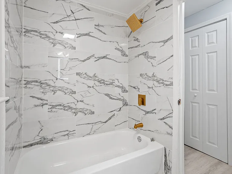 Oxford Cir — Photo 12
