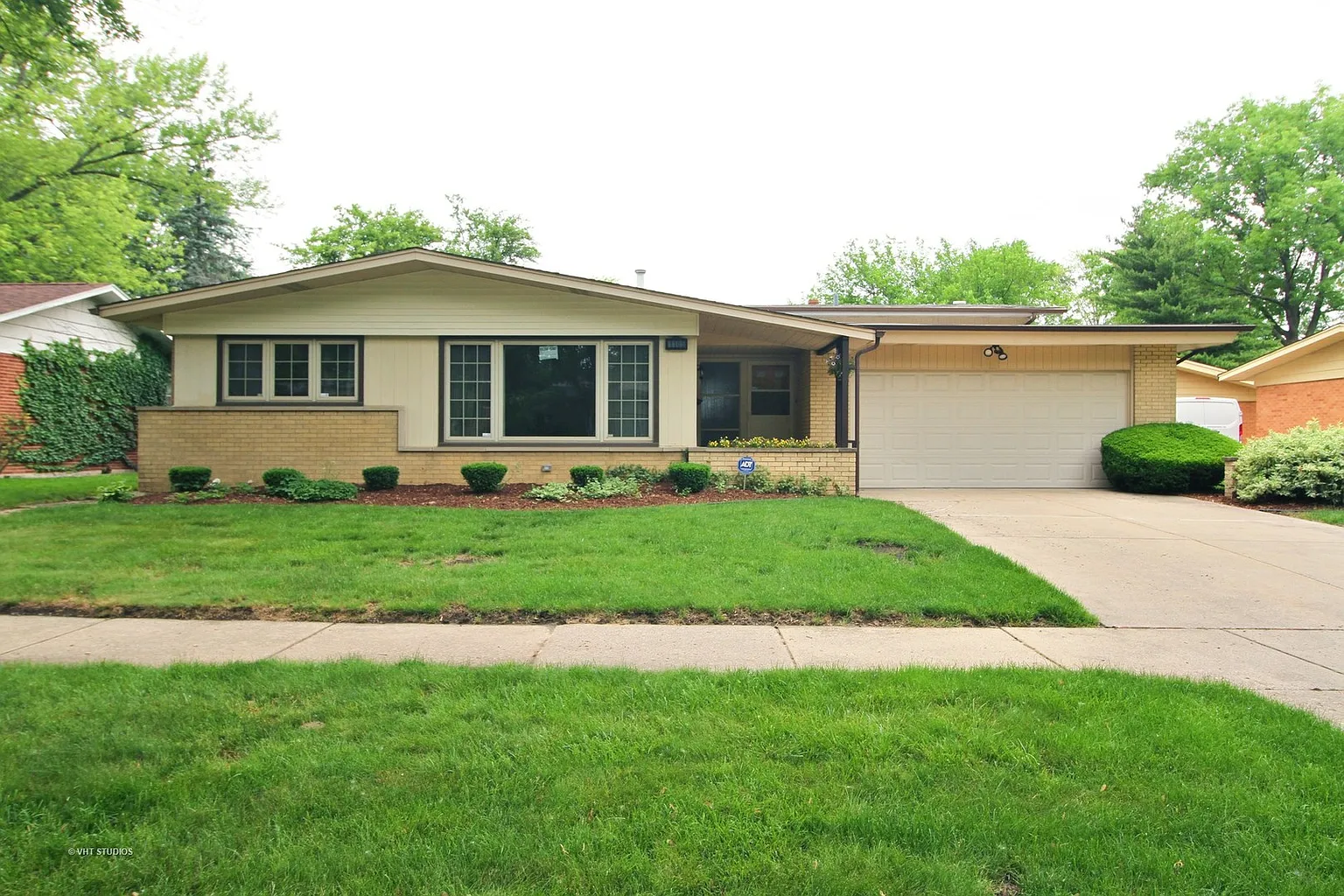1105 W Ohio St photo 1