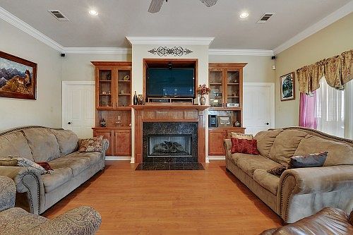 3rd image of 8372 Pin Oak Dr