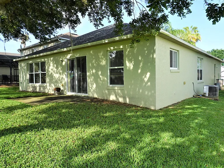 1219 Greenley Ave — Photo 2