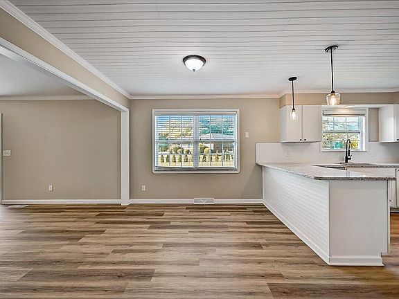 5th image of 2255 Berry Hill Dr