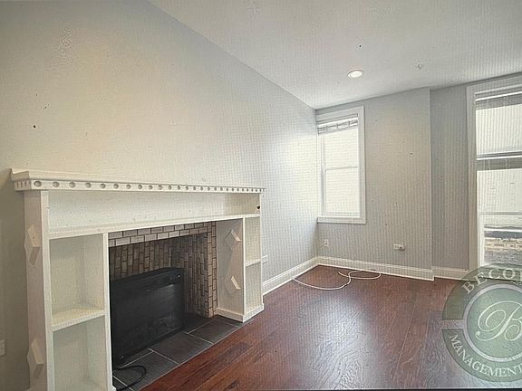 2nd image of 5800 N Kenmore Ave #801