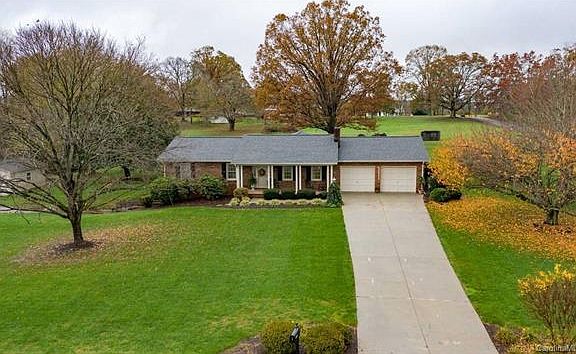2nd image of 2 Deerfield Acres Dr