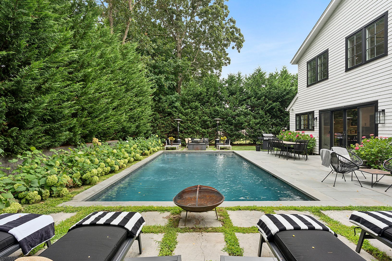  Gunite pool and entertainment areas 