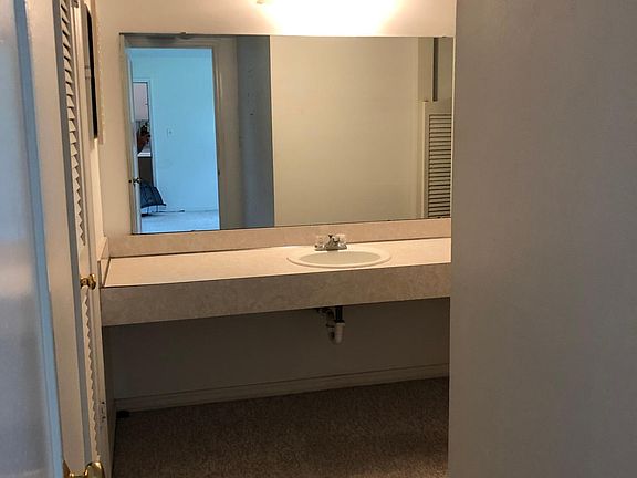 4th image of 226 Georgetown Dr APT A
