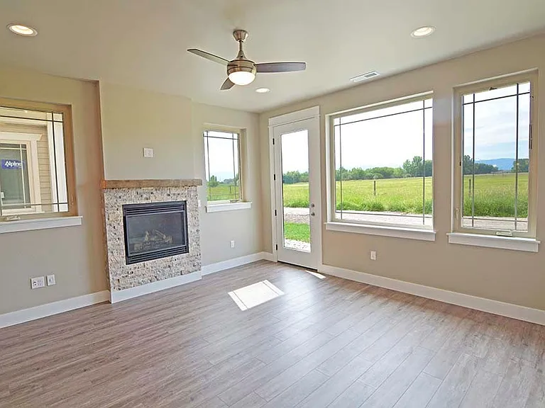3074 Lori Ln — Photo 2